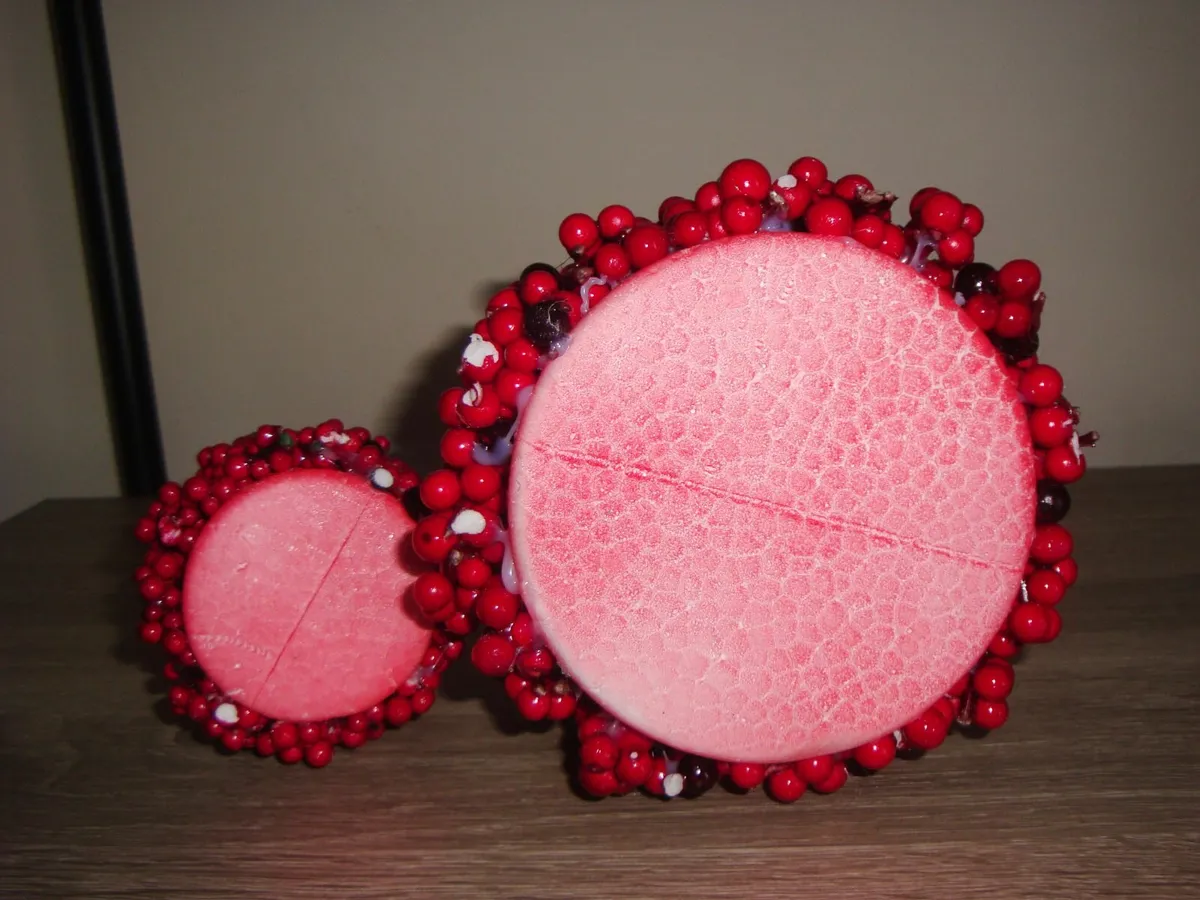 Red berry cones - Image 2