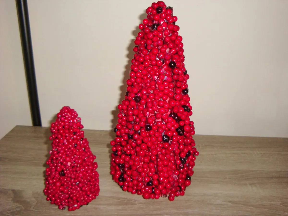 Red berry cones - Image 3