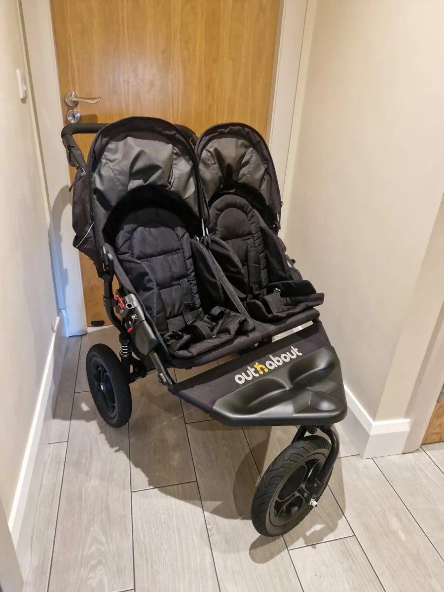 Out N About Double stroller SPOTLESS - Image 3