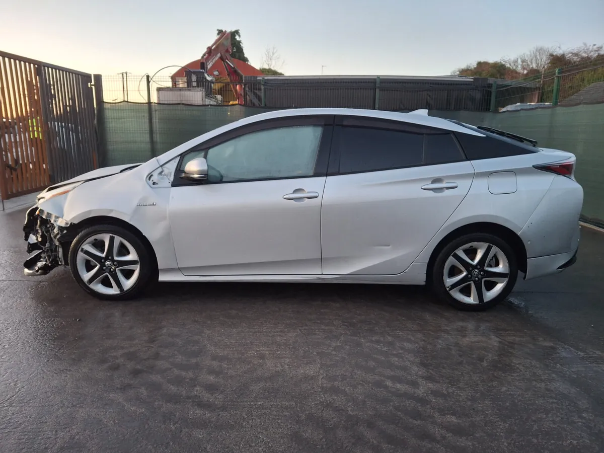 2017 Toyota Prius 1.8 Hybrid - Image 4