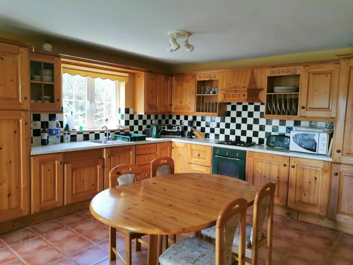Full Kitchen - Image 1