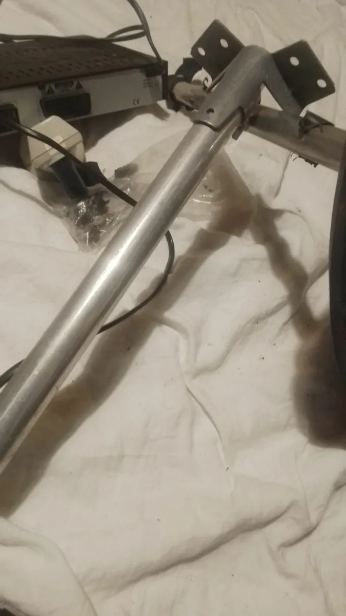 25'' Satellite Dish, New LNB & Digi Receiver  Box - Image 4