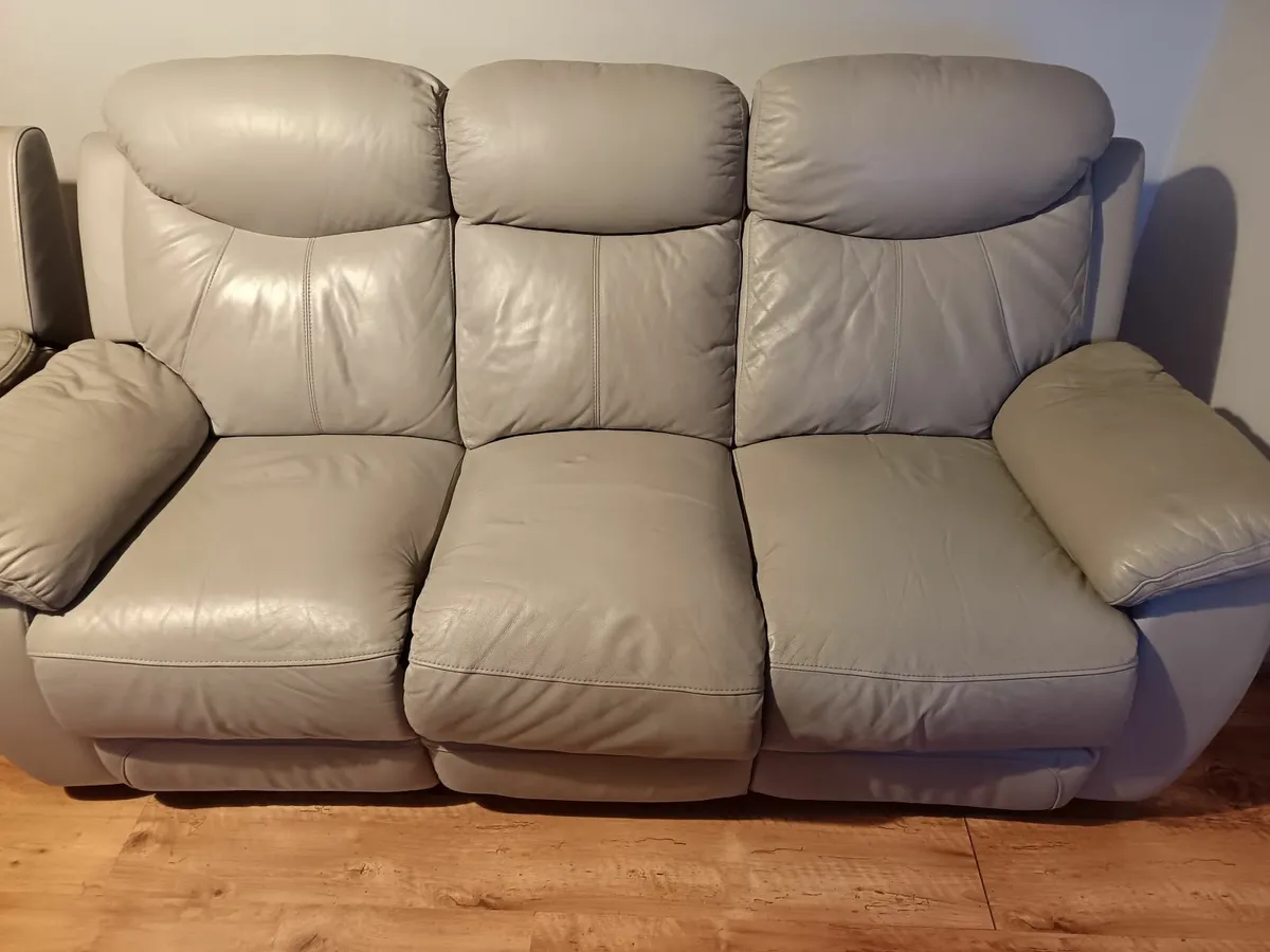 Recliner sofa 3,1,1 - Image 1