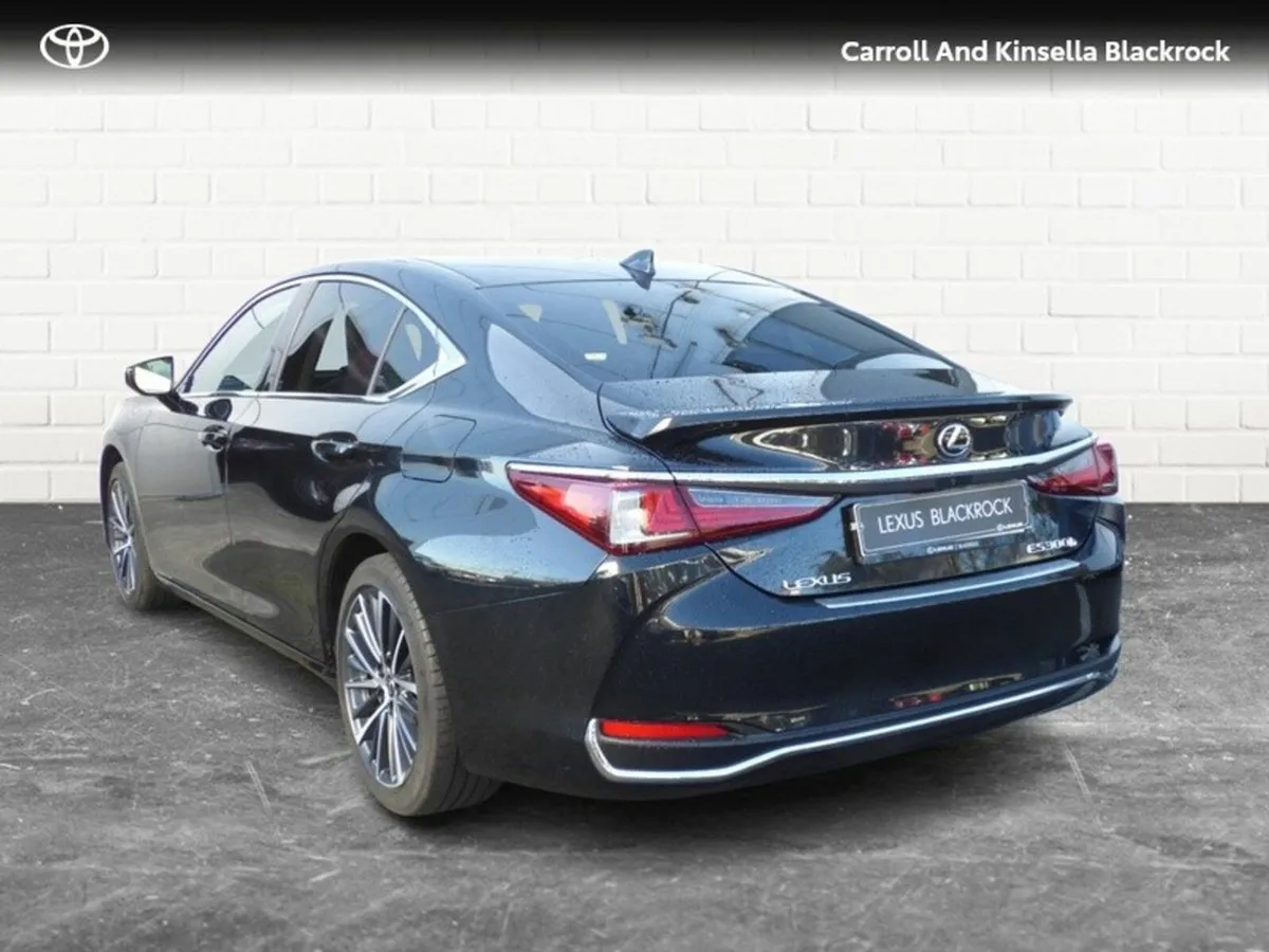 Lexus ES Hybrid Dynamic - Image 4