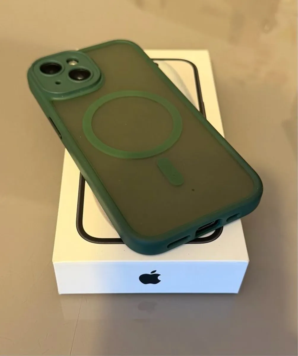 iPhone 15 with case and new official cable - Image 2