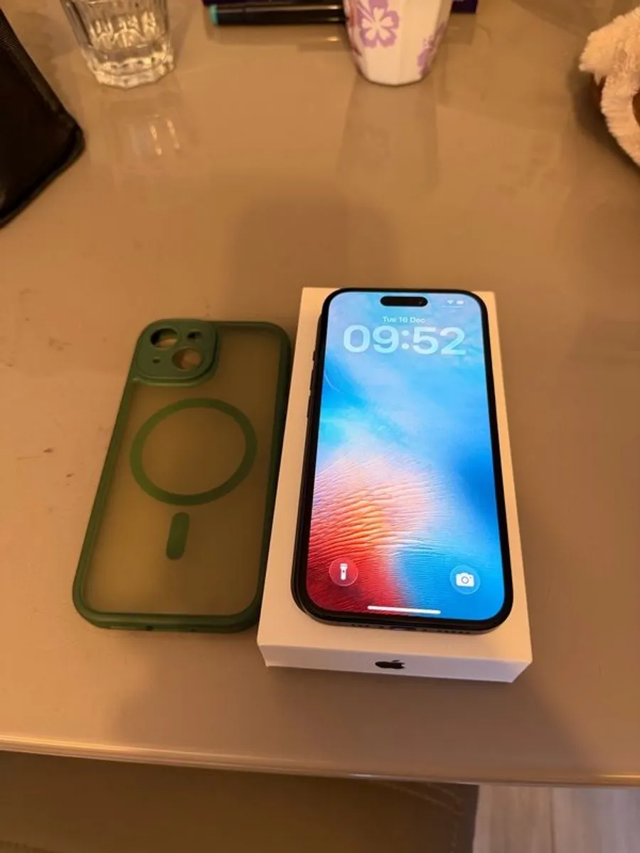 iPhone 15 with case and new official cable - Image 3