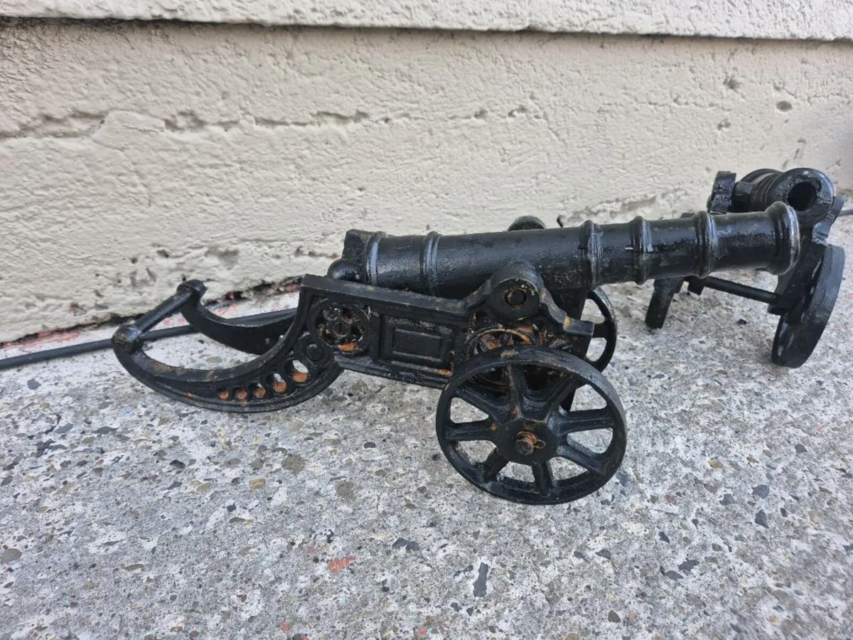 Cast iron cannons - Image 2