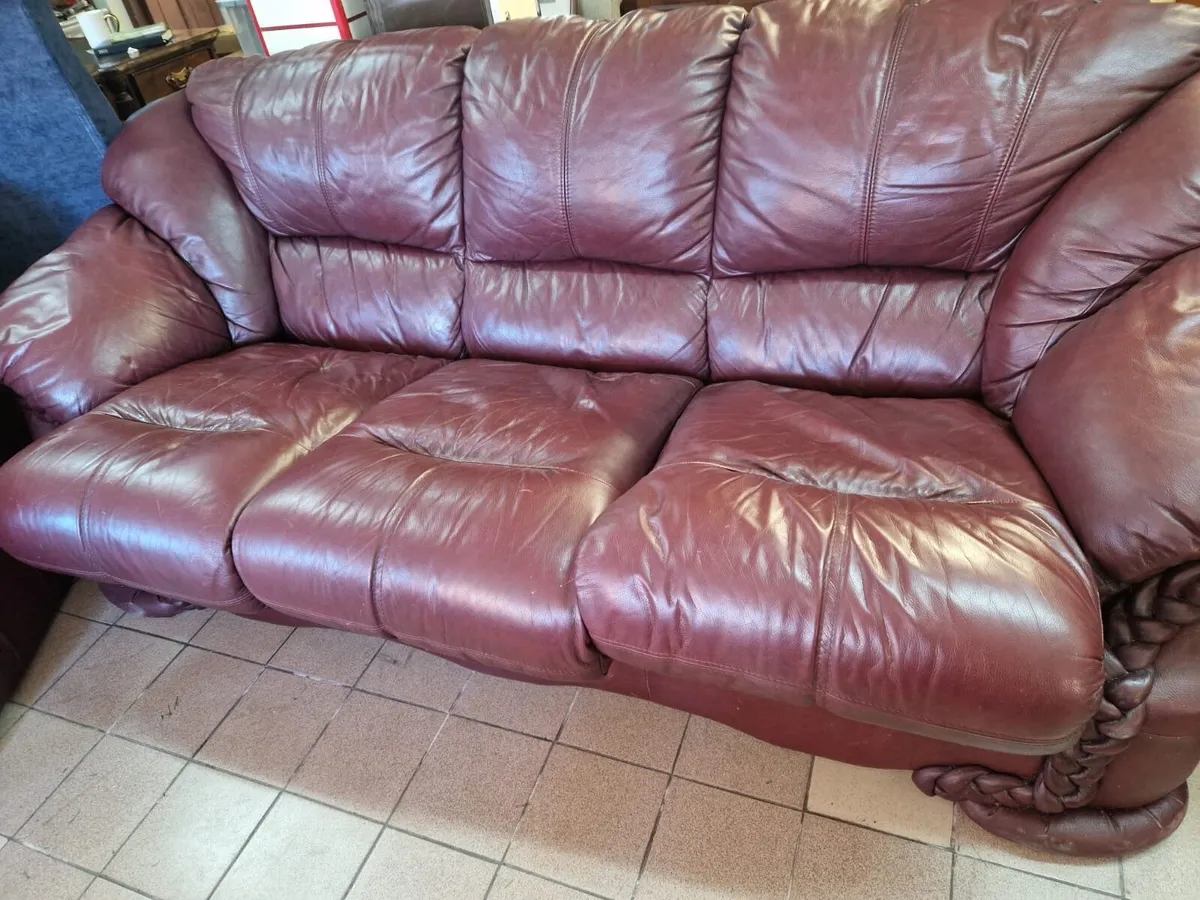 Sofa Set 3 seater  and 2 single chairs in wine  l - Image 1