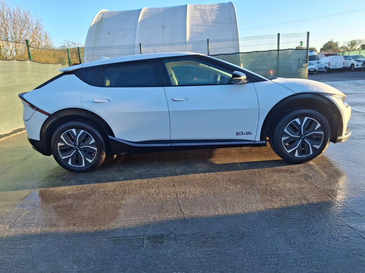 212 kia Ev6  Earth 84kw  230bhp  Automatic - Image 4