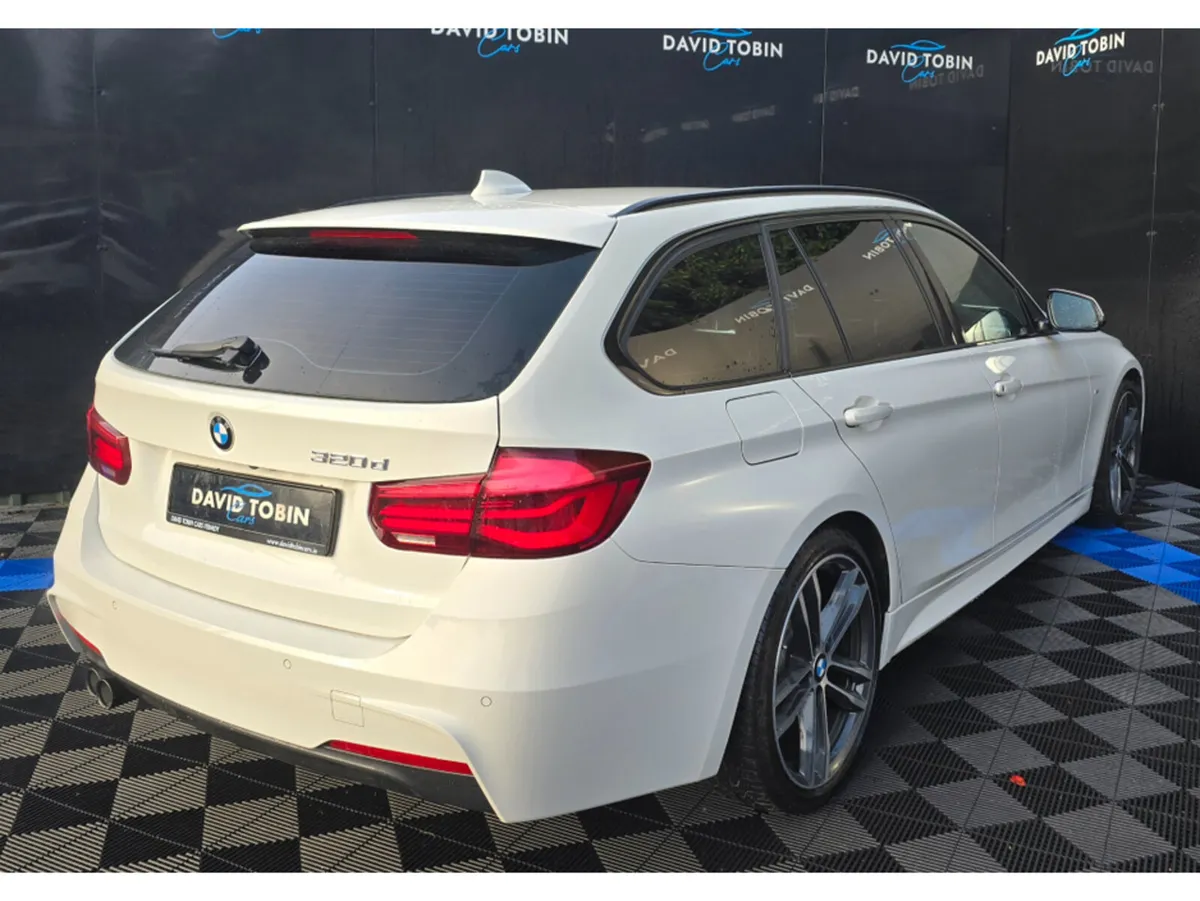 BMW 3-Series 320D TOURER MSPORT SHADOW EDITION - Image 3