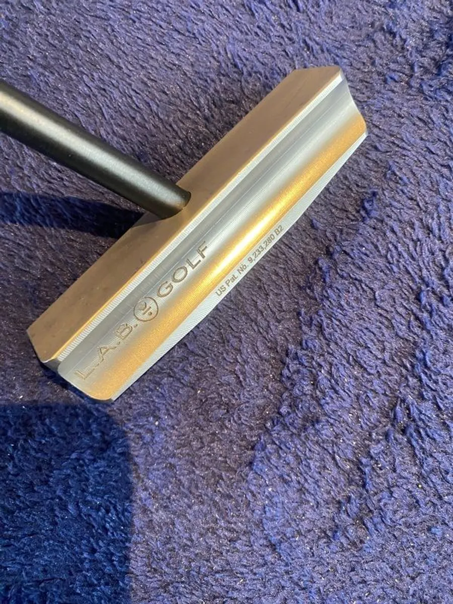 LAB B.2 Putter Original - Image 1