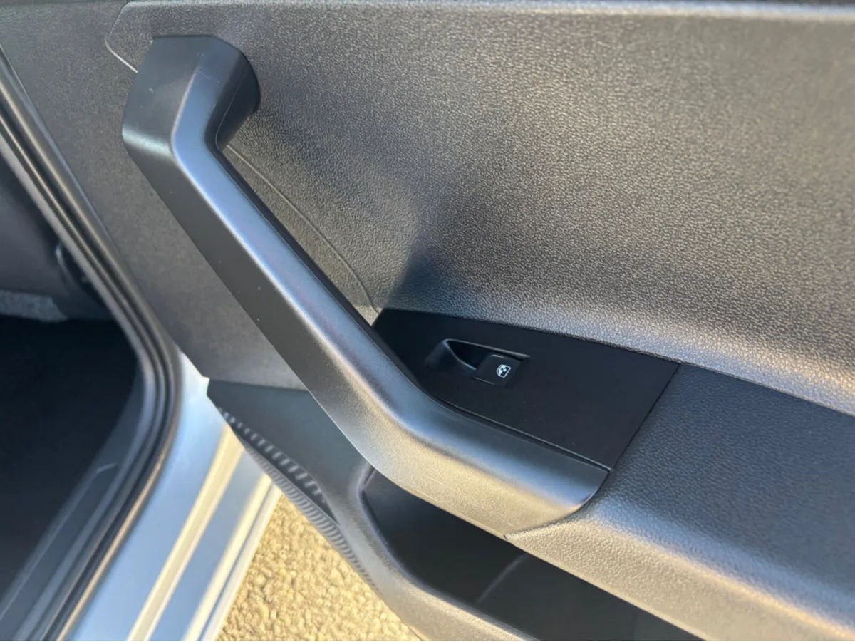 Volkswagen Polo TRENDLINE 1.0 MANUAL 5SPEED 80HP 5 - Image 2