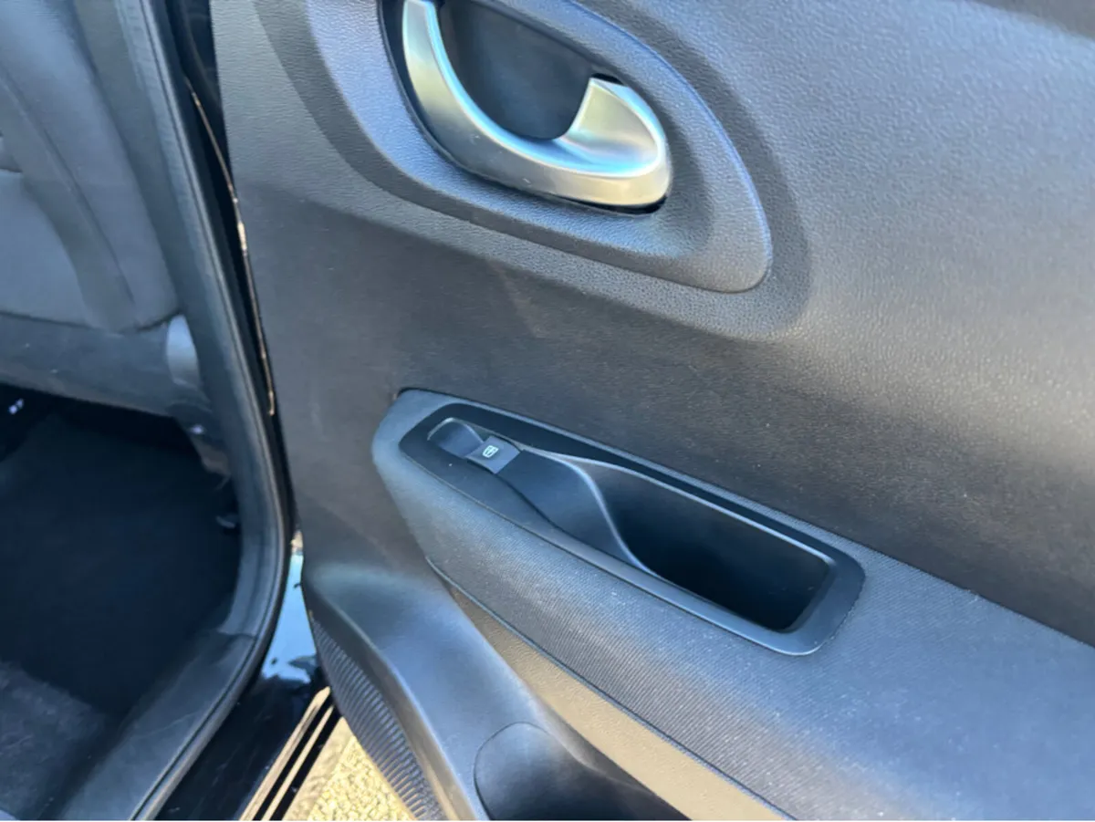 Renault Kadjar EQUILIBRE TCE 140 AUTO EDC MY2 Fina - Image 4