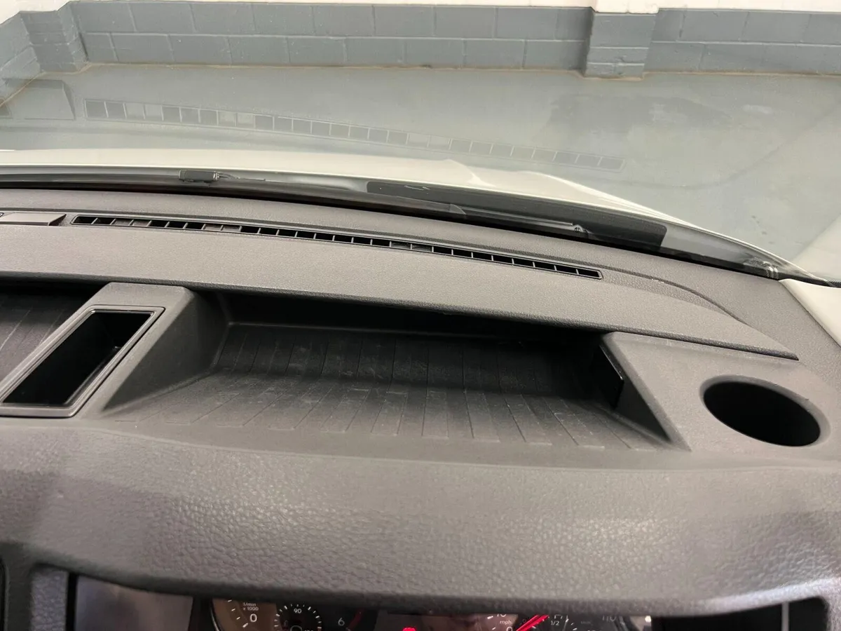 Volkswagen Crafter 2.0 TDI CR35 Startline Dropside - Image 4