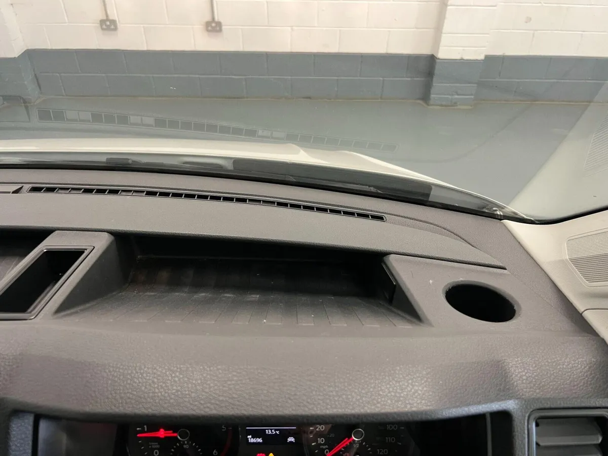 Volkswagen Crafter 2.0 TDI CR35 Startline Dropside - Image 4