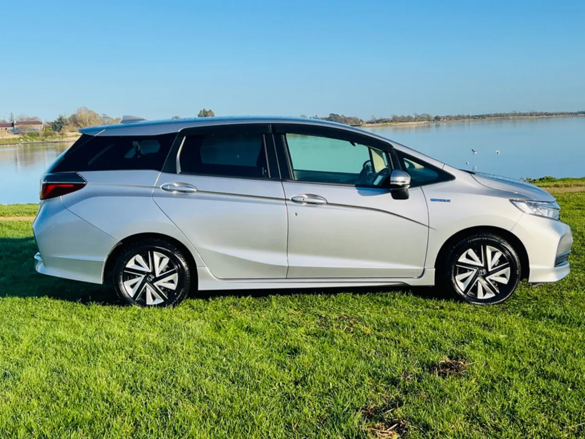 Honda Shuttle 2022 Shuttle Hybrid Metallic silver, - Image 4
