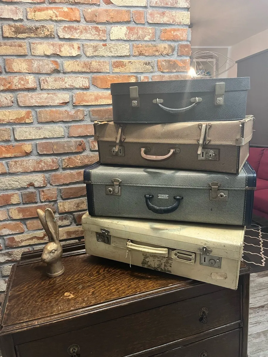 Vintage suitcase - Image 1