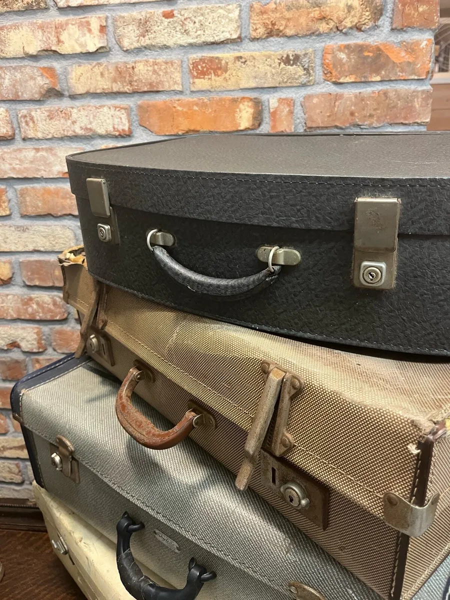 Vintage suitcase - Image 3