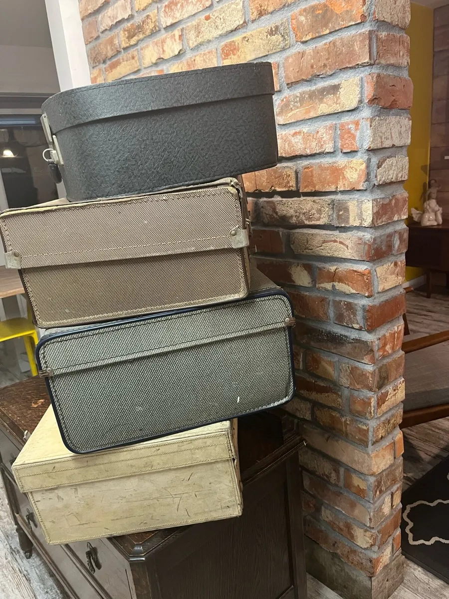 Vintage suitcase - Image 4