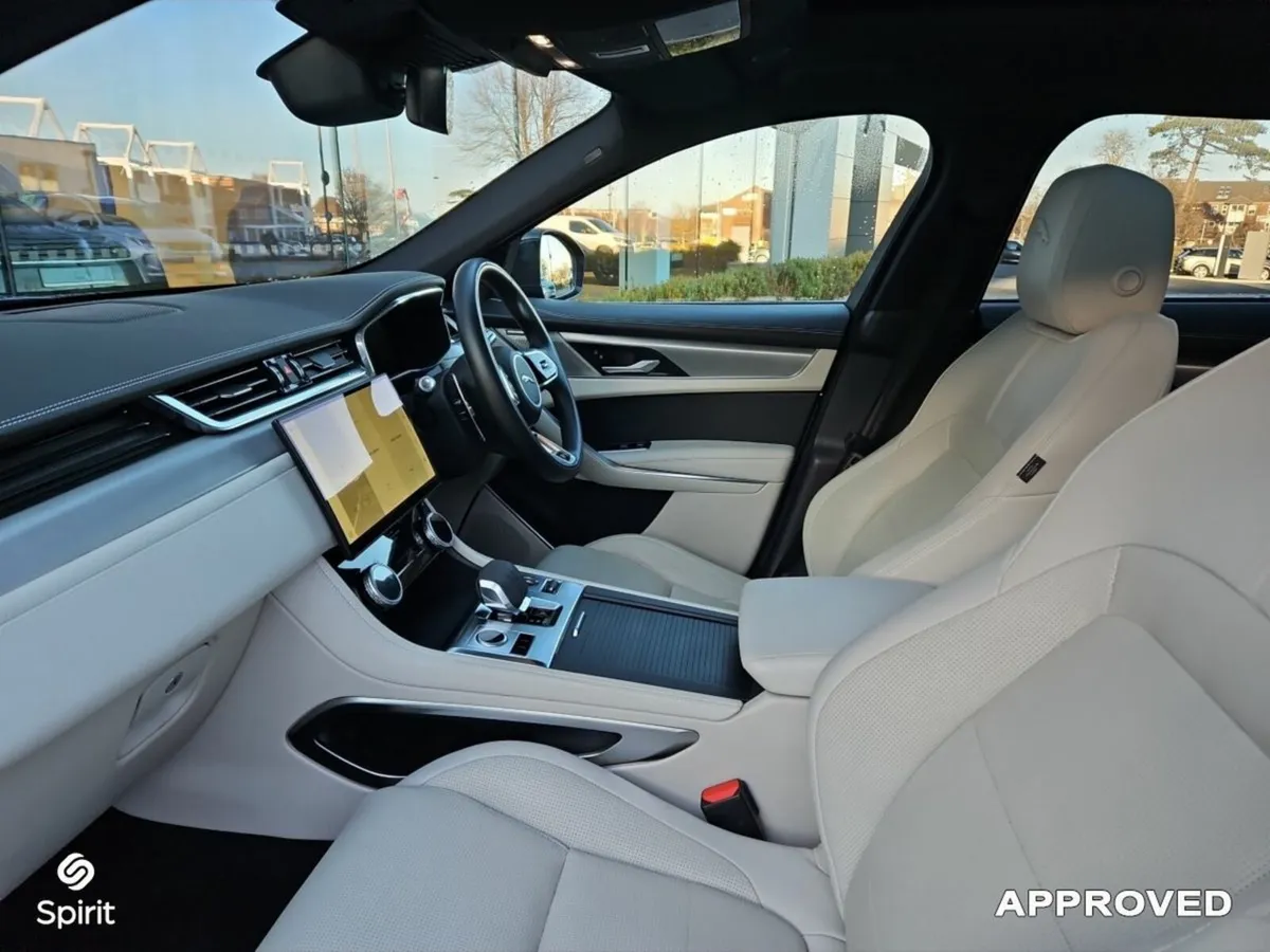 Jaguar F-Pace 2.0 PHEV R-Dynamic SE - Image 3
