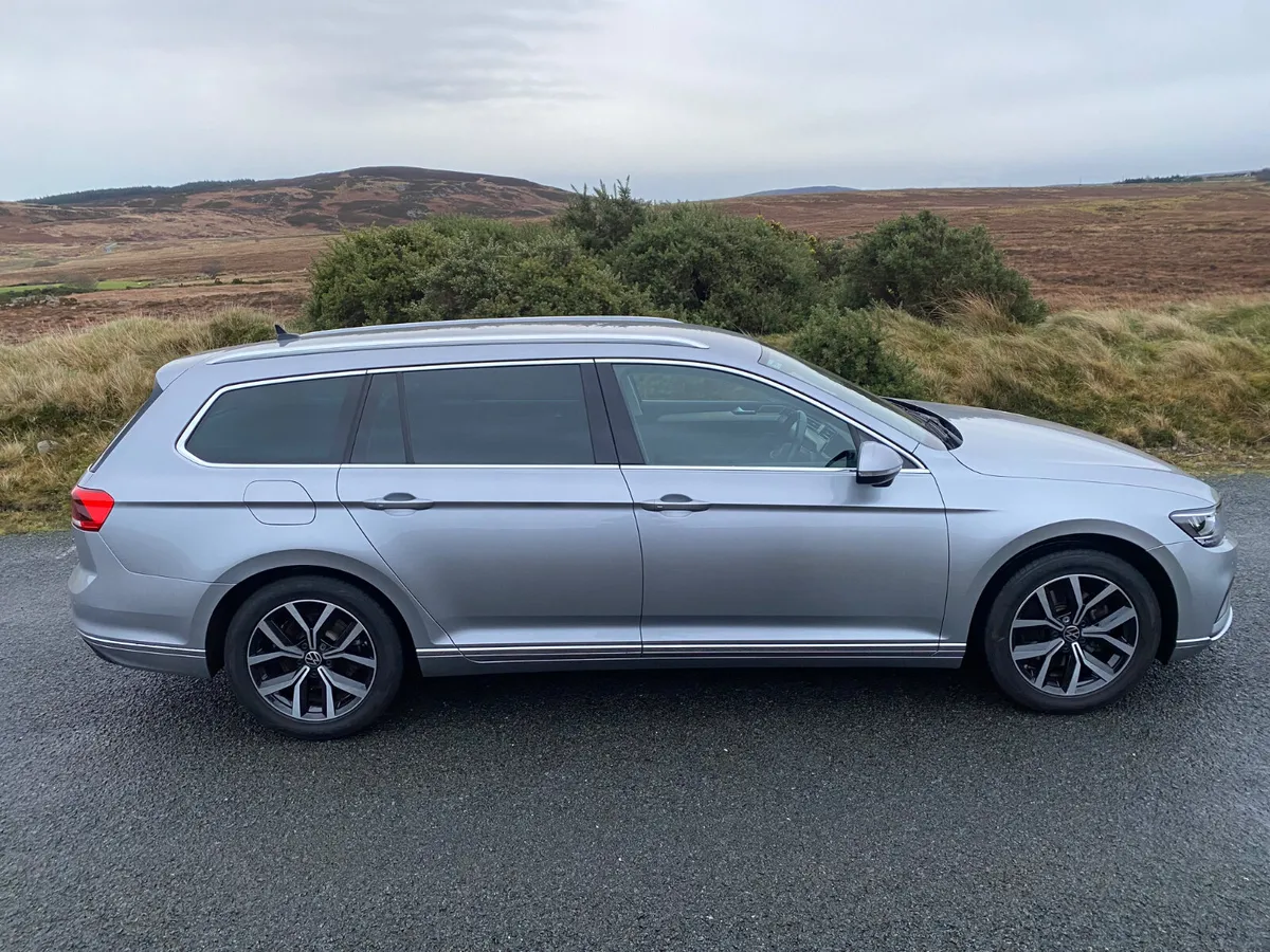 Volkswagen Passat 2021 - Image 3