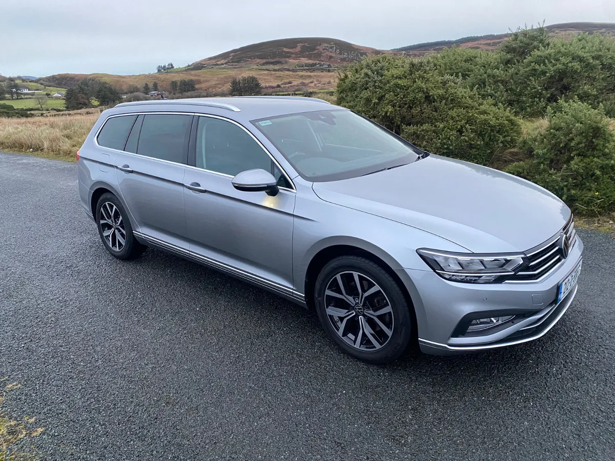 Volkswagen Passat 2021 - Image 2