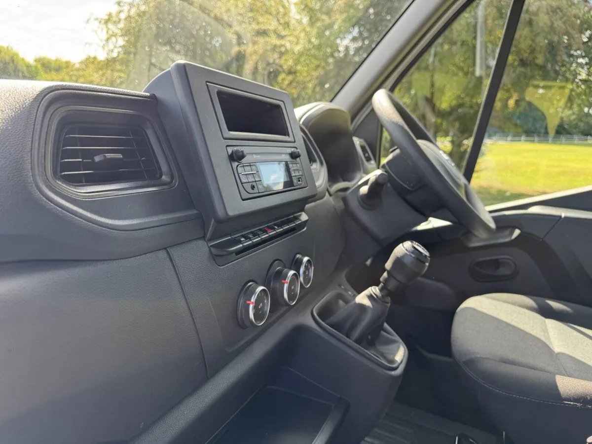 Nissan Interstar 2.3Dci Teckna 3.5t Dropside - Image 2