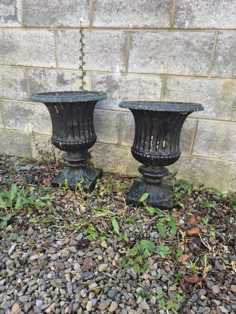 Cast iron urns - Image 2