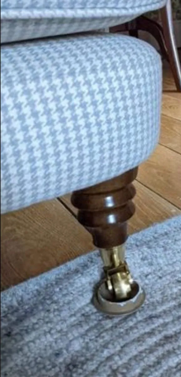 Laura Ashley 2 Seater Couch C/W Front Castors - Image 2