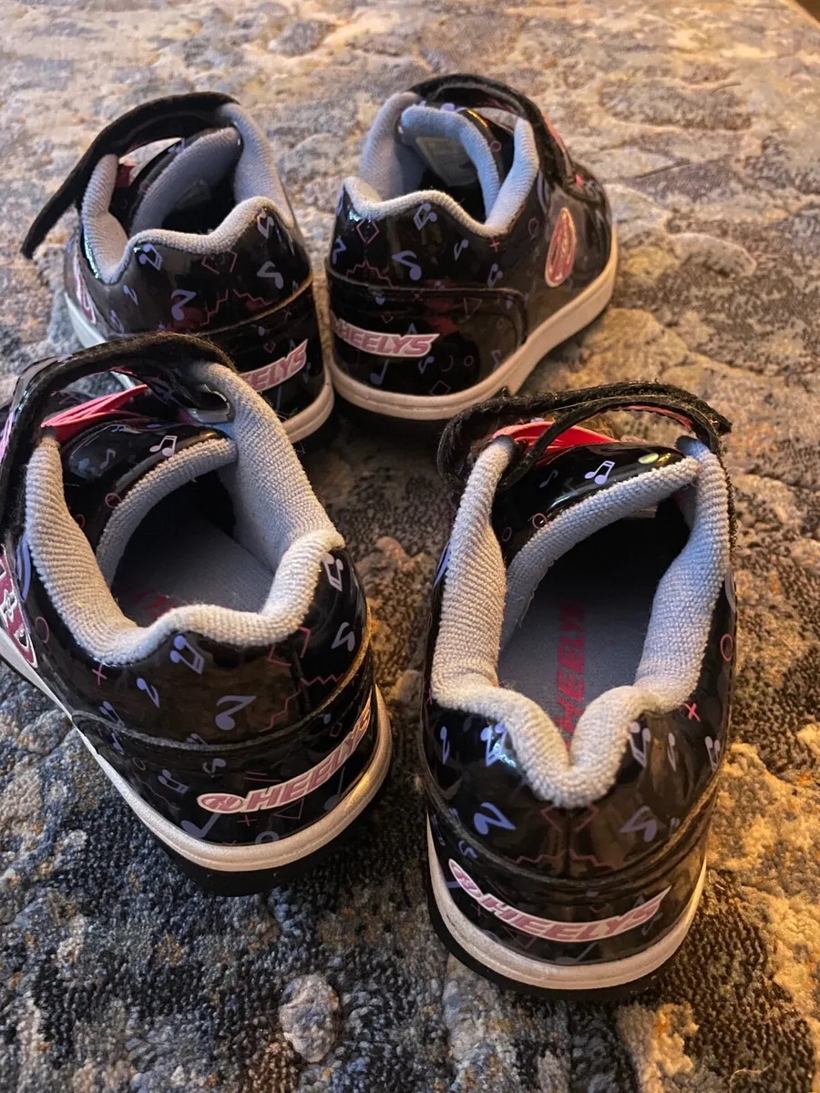 Heelys x 2 Size: UK11EUR30 x1 UK2EUR30 - Image 4