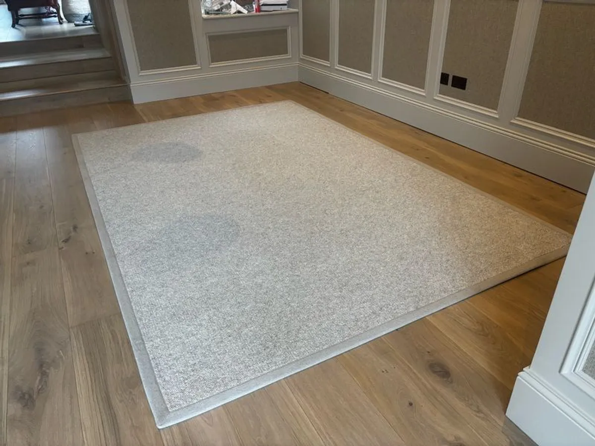 Luxury wool rug (3.4m X 2.2m) - Image 4