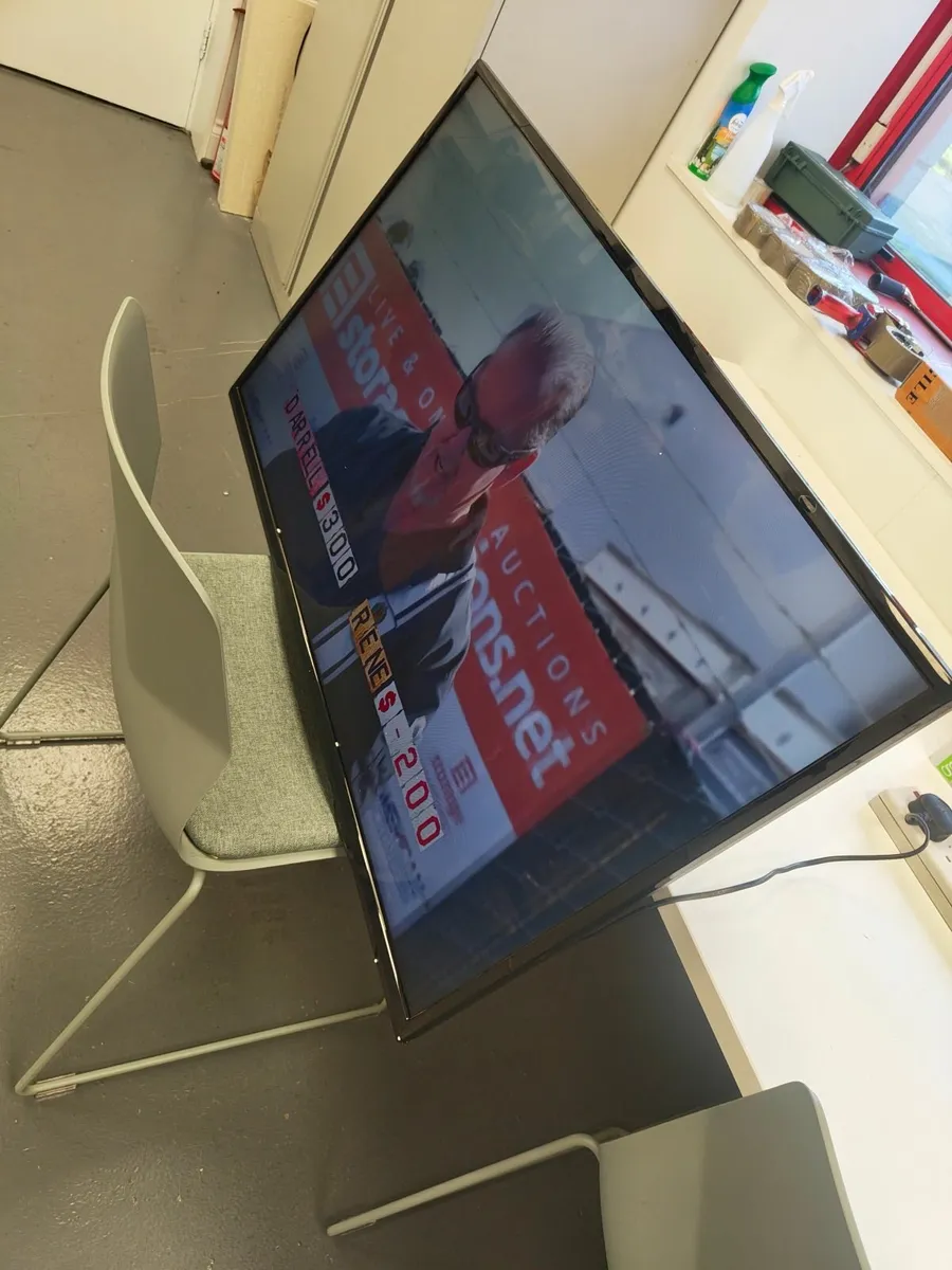 43 inch Normandy TV - Image 3