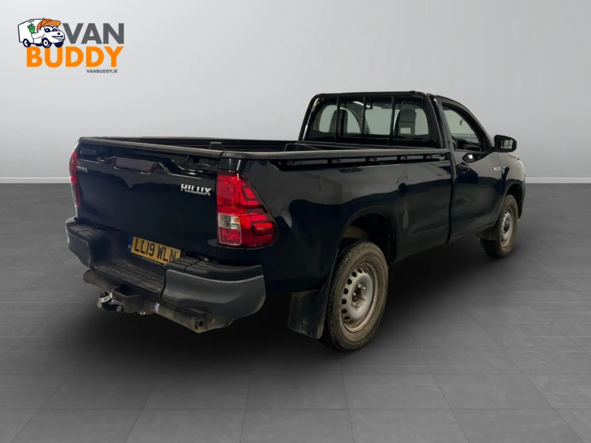 Toyota Hilux Hilux 2.4 D-4D Active 4WD Pickup Van - Image 2
