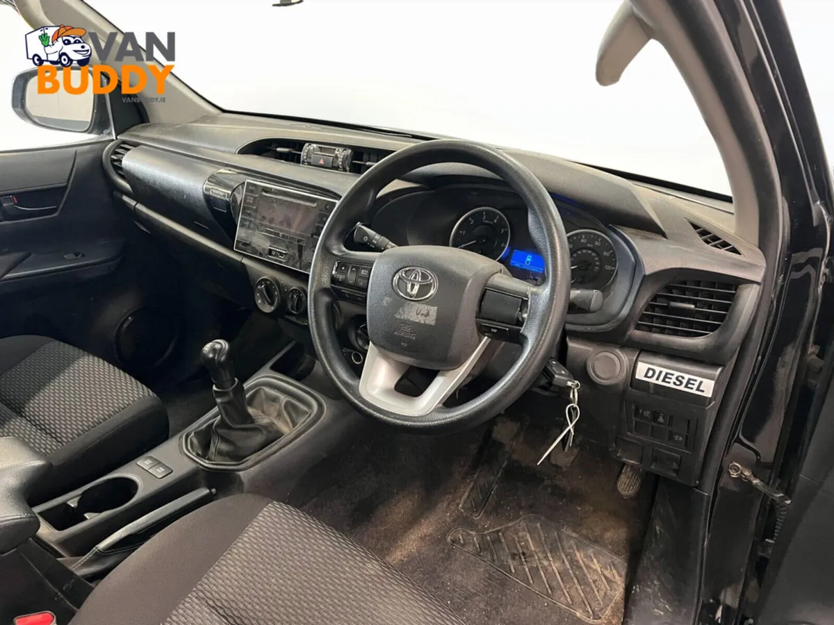 Toyota Hilux Hilux 2.4 D-4D Active 4WD Pickup Van - Image 3