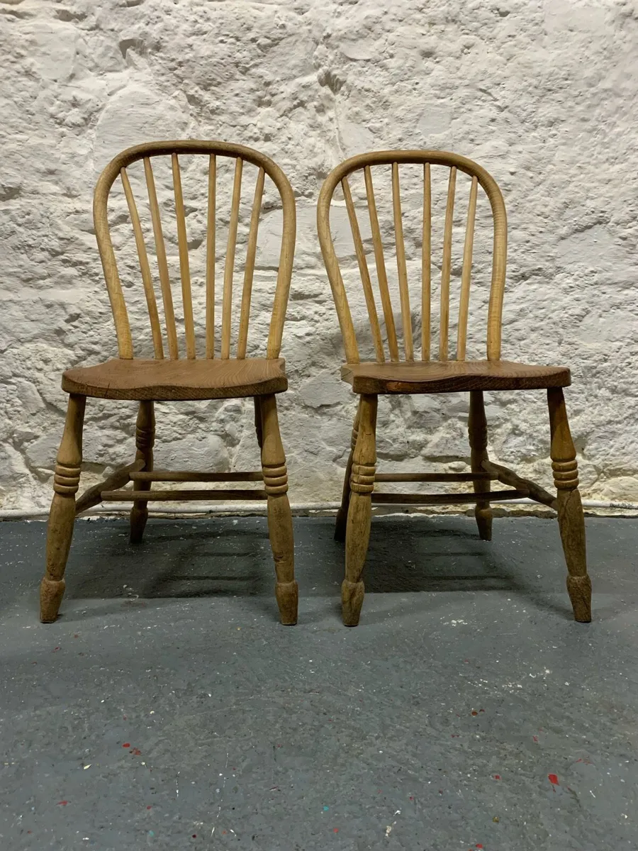 Pair of vintage solid wood Windsor chairs. - Image 1