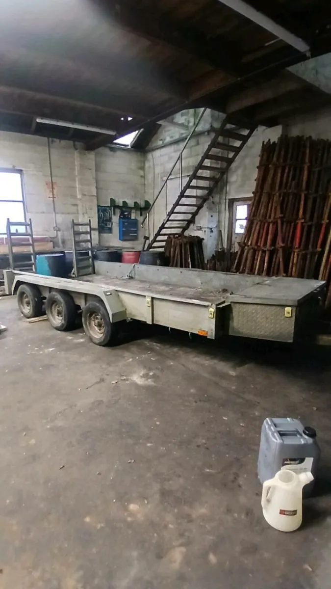 Predator tri axle plant trailer - Image 1