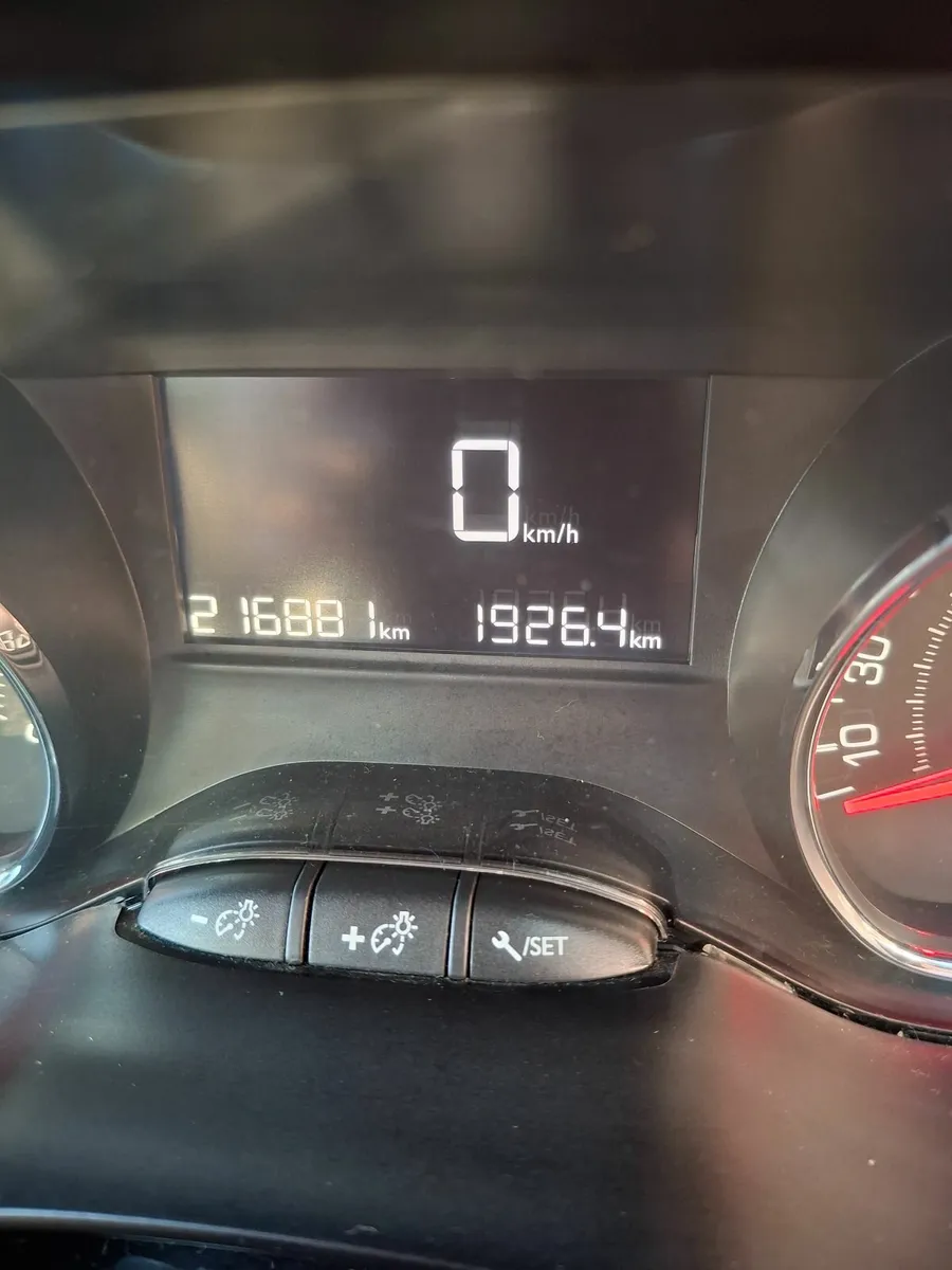 Peugeot 208 2014 - Image 3