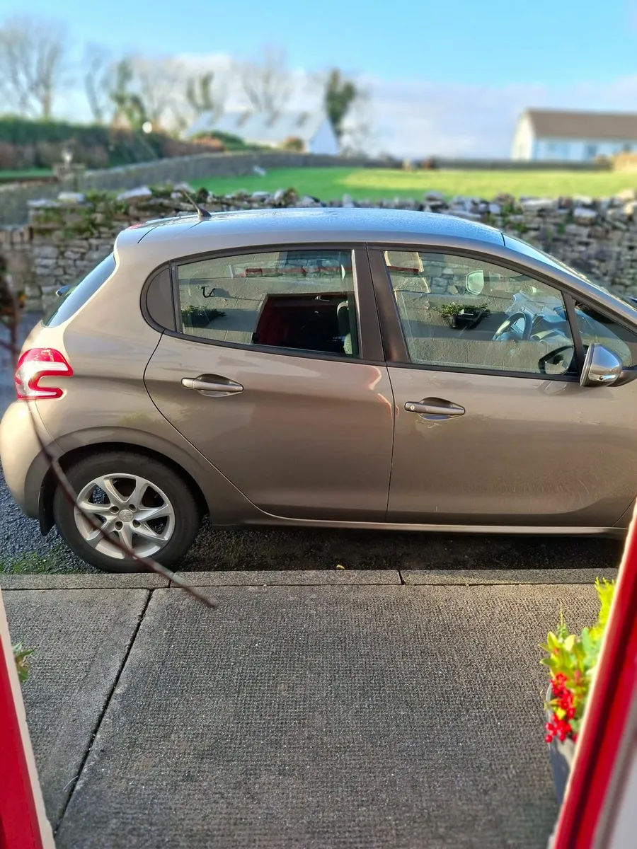 Peugeot 208 2014 - Image 1