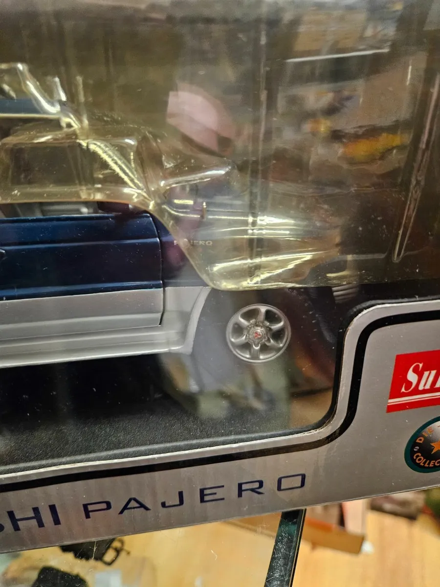 Corgi Sunstar Mitsubushi Pajero 1:18 - Image 2