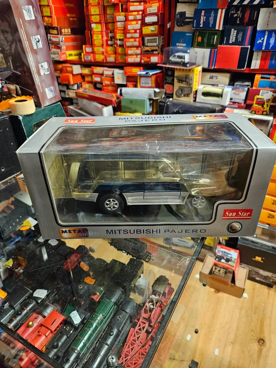 Corgi Sunstar Mitsubushi Pajero 1:18 - Image 1
