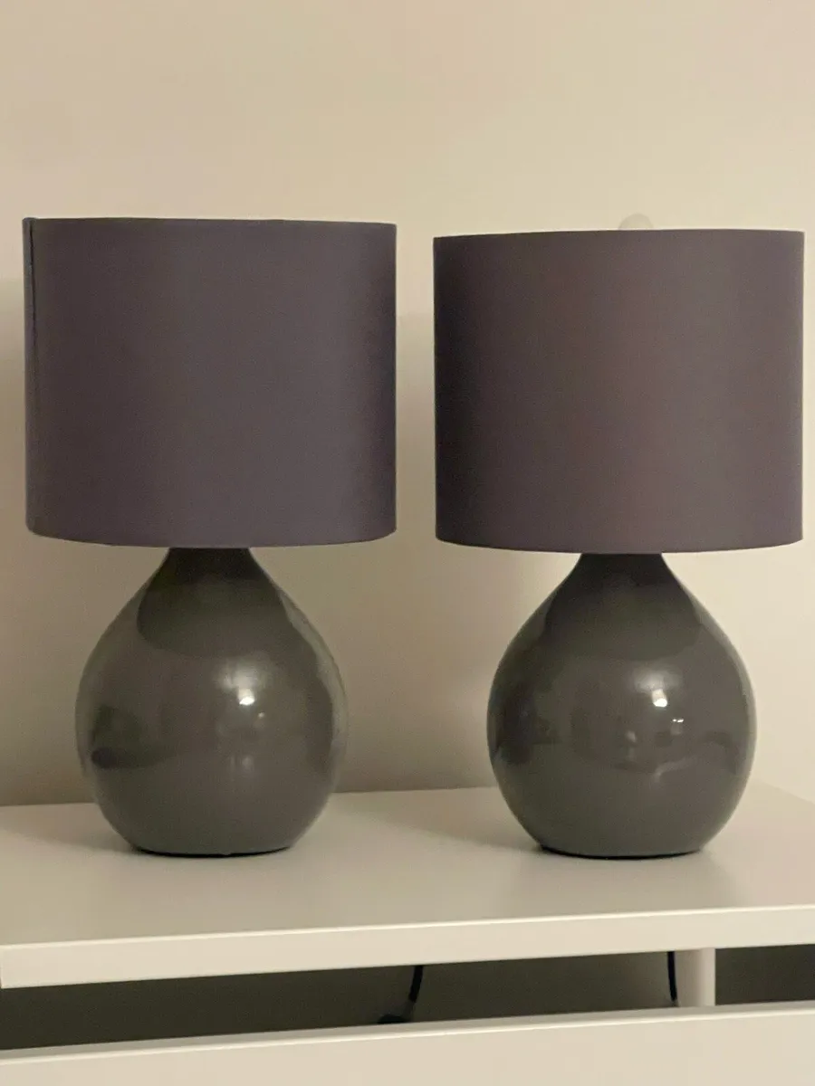 2 Bedside Lockers & 2 lamps - Image 2