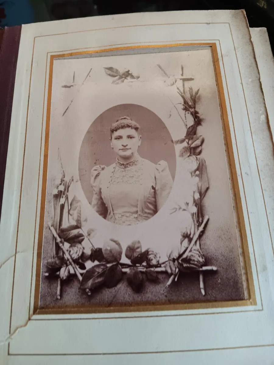 Antique photo album - Image 3