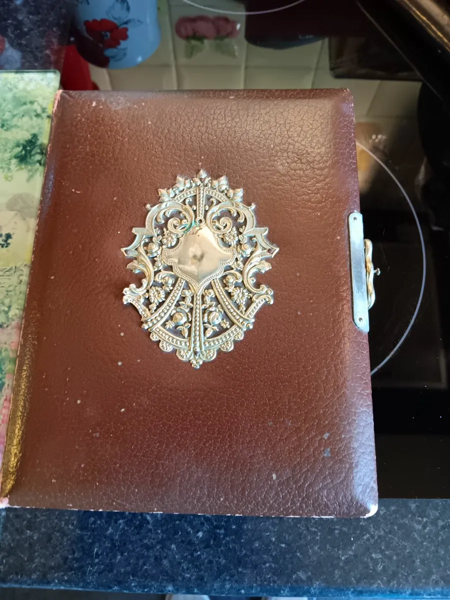 Antique photo album - Image 1