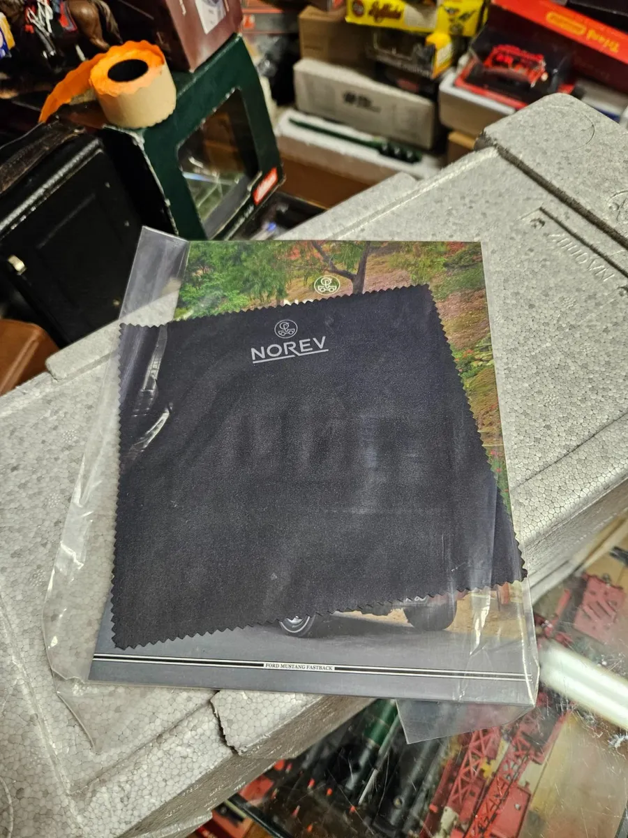 Corgi Norev Ford Mustang 1:12 - Image 3