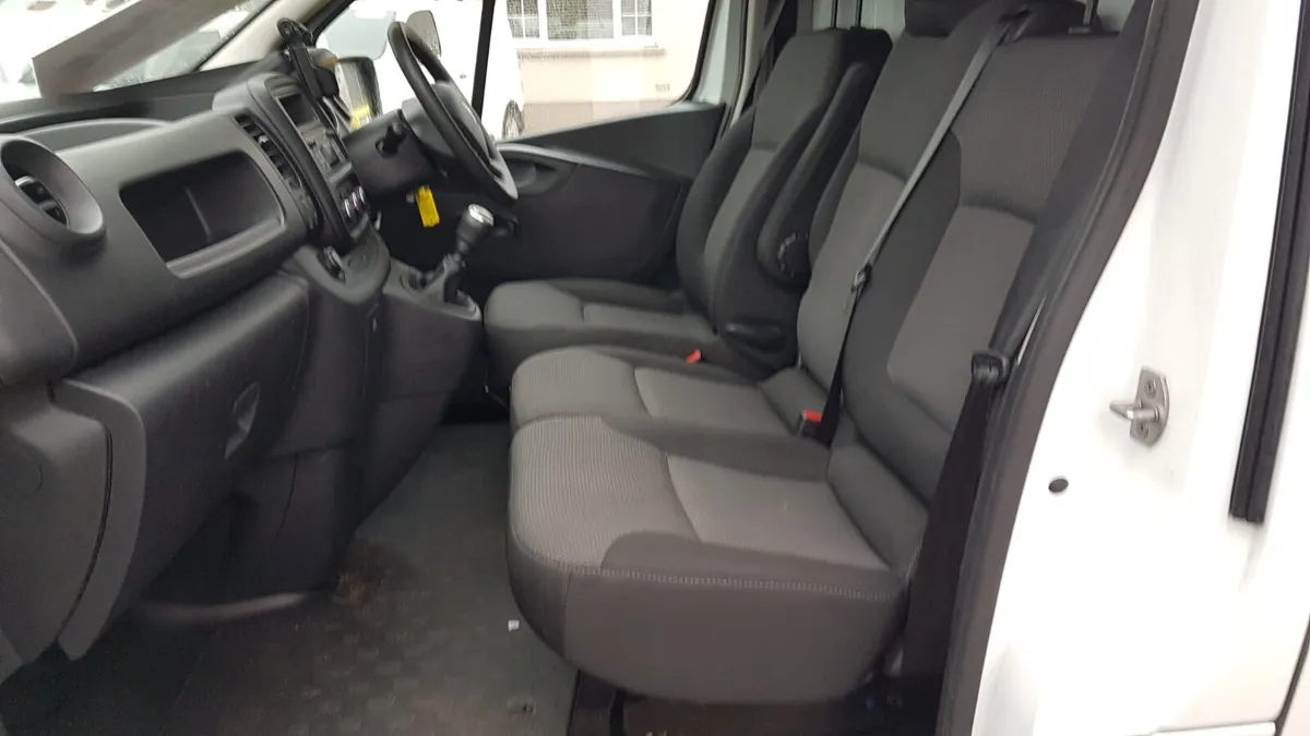 Renault Trafic 2021 D AS NEW 2.0LT VAT INVOICE - Image 4