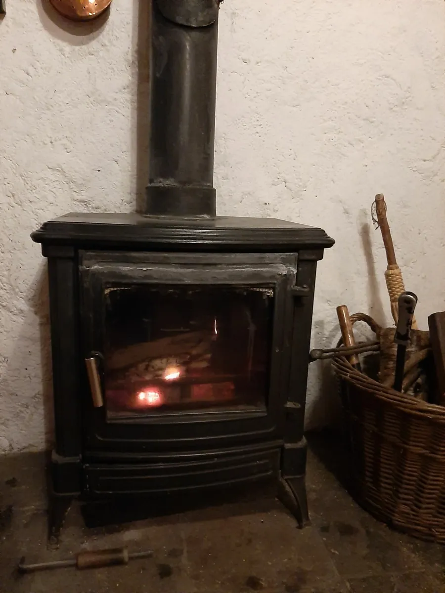 Solid fuel stove - Image 1