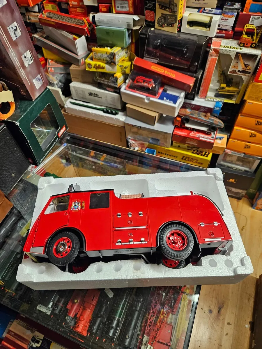 Corgi Fire Engine 1.18 - Image 3