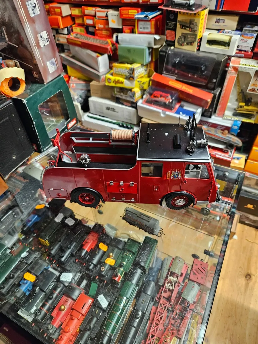 Corgi Fire Engine 1.18 - Image 4