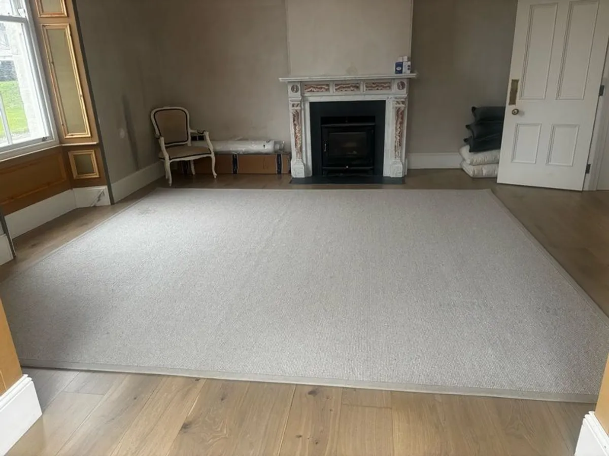 Large luxury wool rug (4m X 3.5m) - Image 1