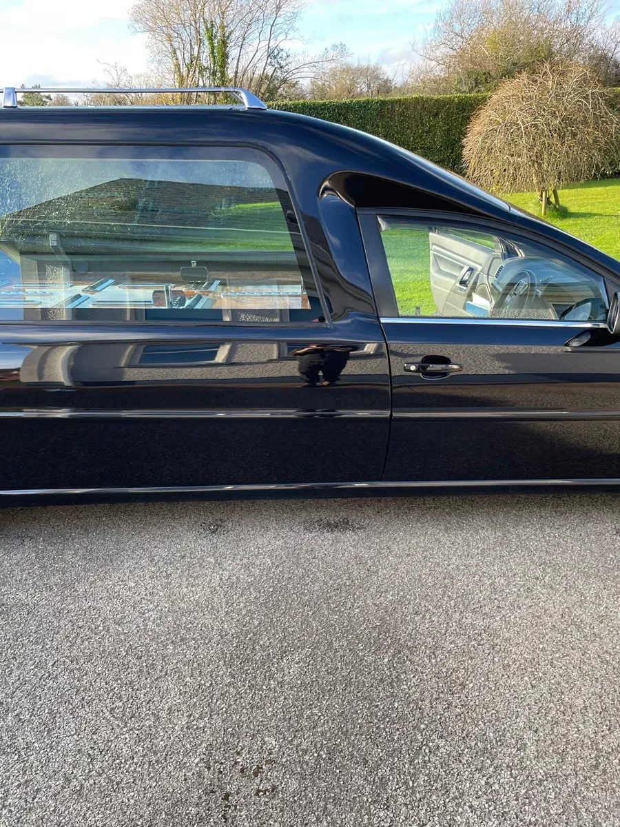 Vauxhall Vectra Hearse - Image 1